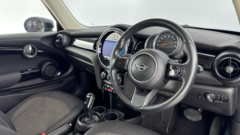 MINI Hatchback 1.5 Cooper Classic 3dr Auto Petrol Hatchback